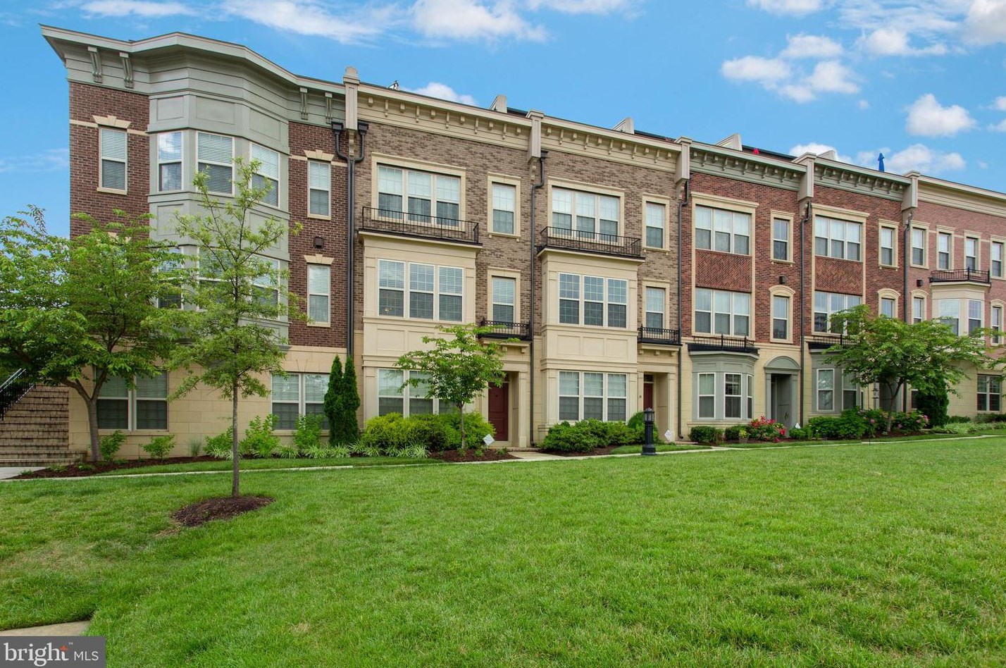 708 Topmast Dr, Oxon Hill, MD 20745