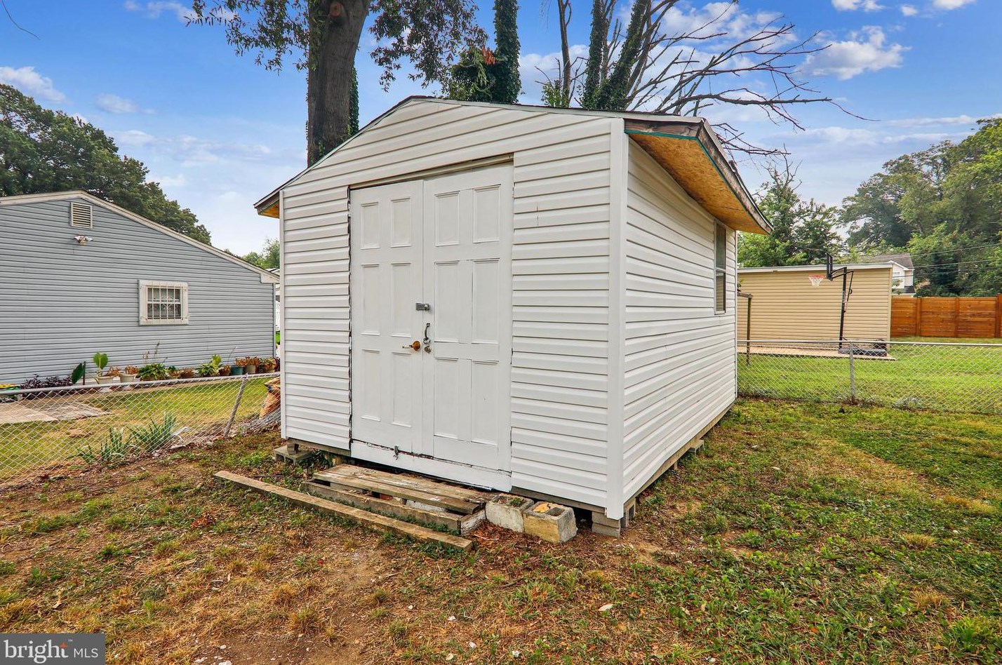 4900 Emo St, Capitol Heights MD  20743-2835 exterior