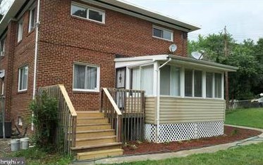 5017 Chester St, Oxon Hill, MD 20745-2659