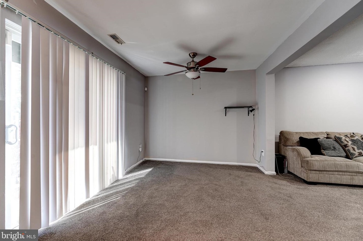 5813 Folgate Ct, Capitol Heights MD 20743-4243 exterior