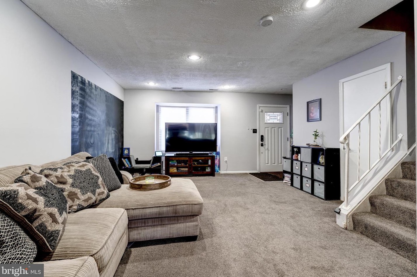 5813 Folgate Ct, Capitol Heights, MD 20743-4241