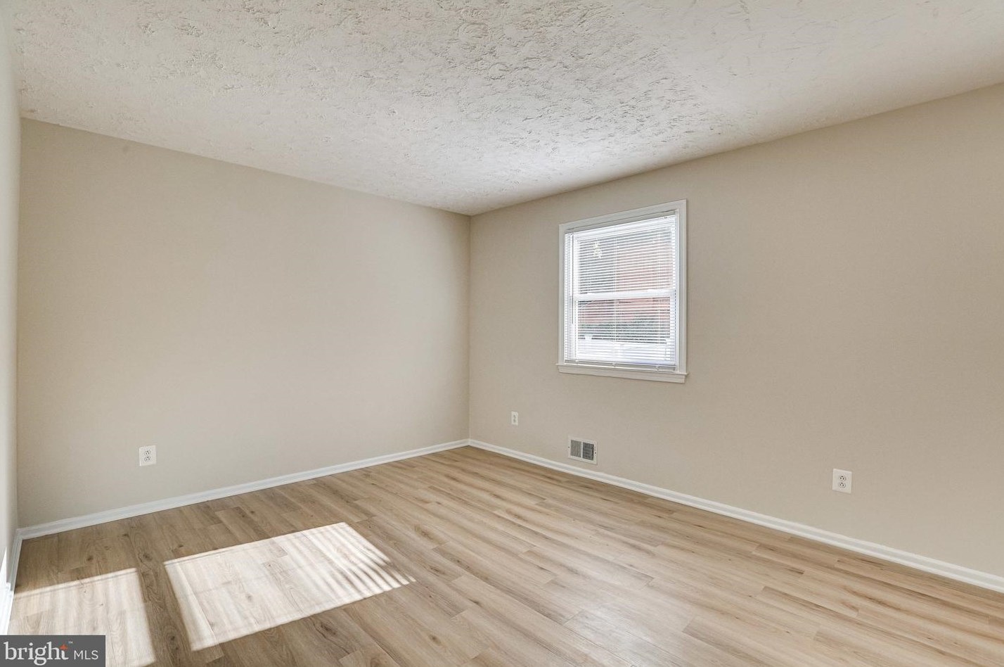 7403 Drumlea Rd, Capitol Heights MD 20743-3423 exterior