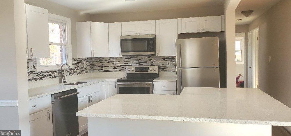 5706 Spruce Dr, Clinton MD 20735-1454 exterior