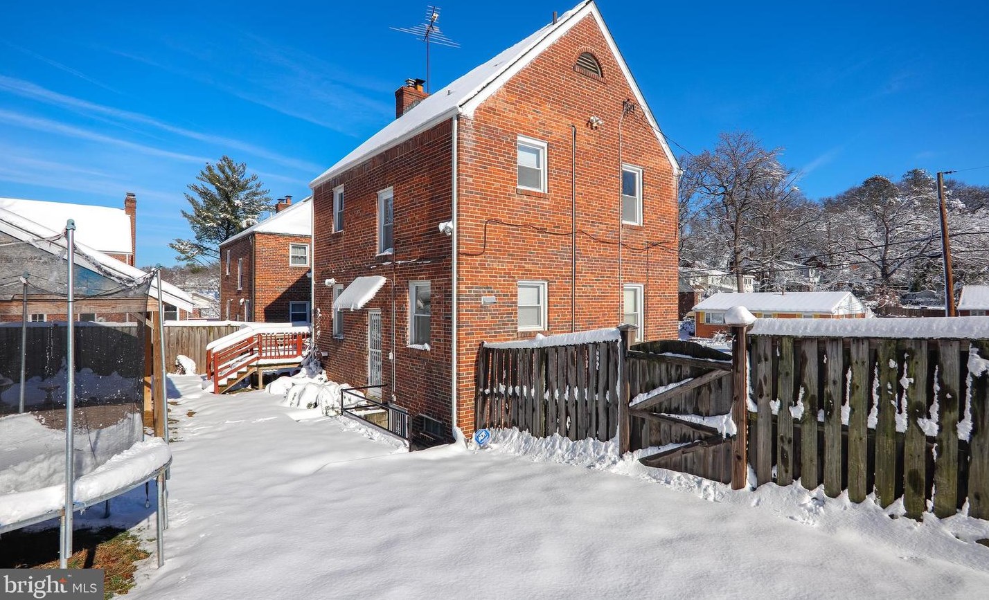 4210 54th St, Bladensburg, MD 20710-1425