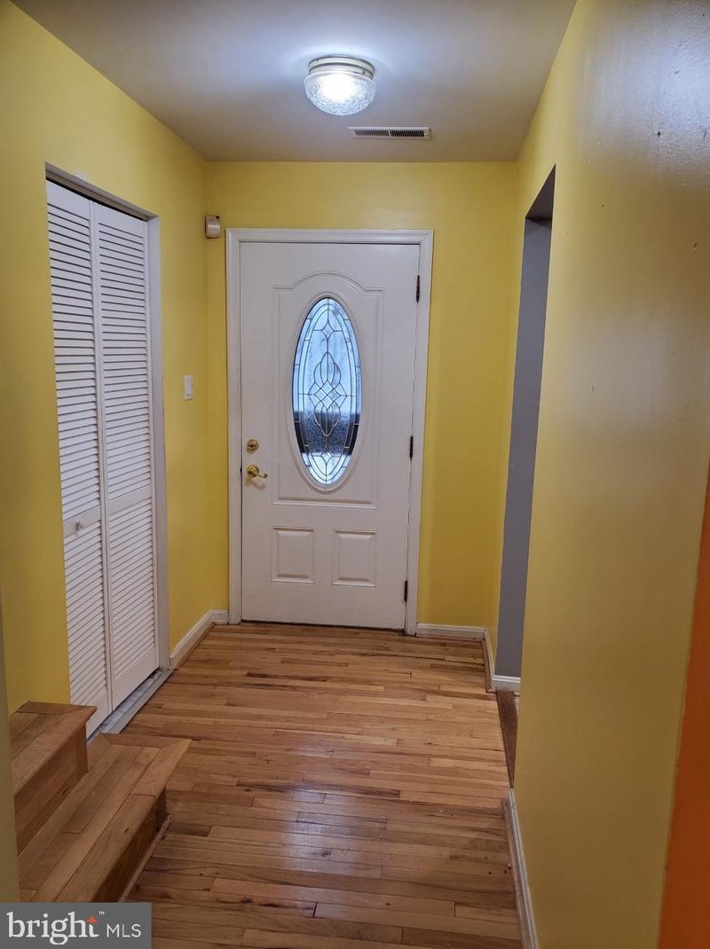 907 Hilldropt Ct, Capitol Heights, MD 20743