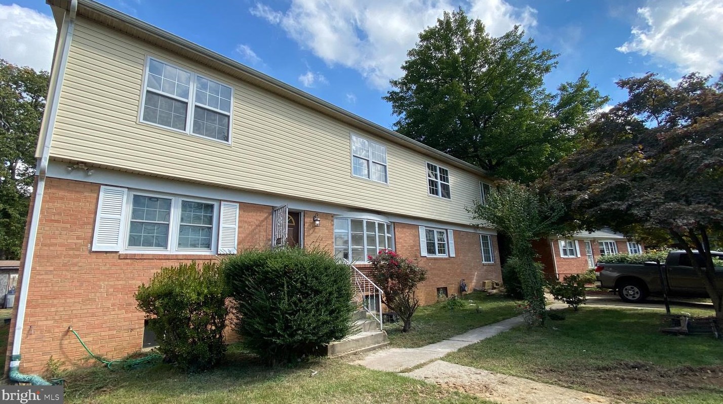 5018 Leland Dr, Oxon Hill, MD 20745-3727