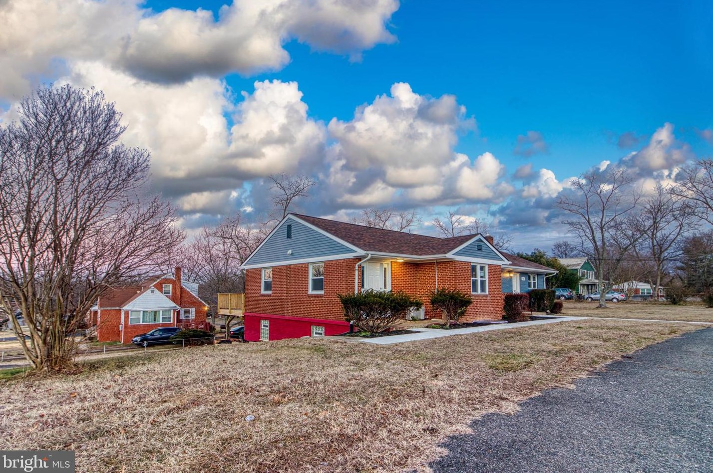 5900 Delta Ln, Suitland, MD 20746