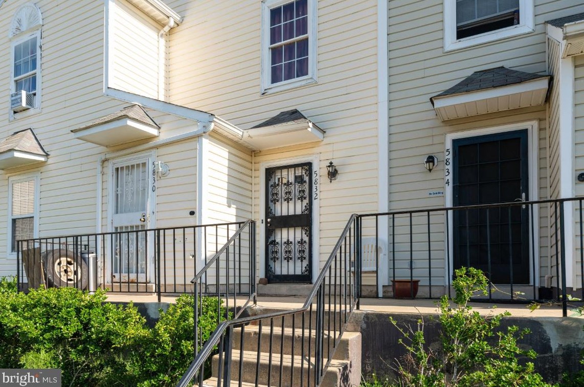 5832 Holly Springs Dr, Capitol Heights, MD 20743-4339