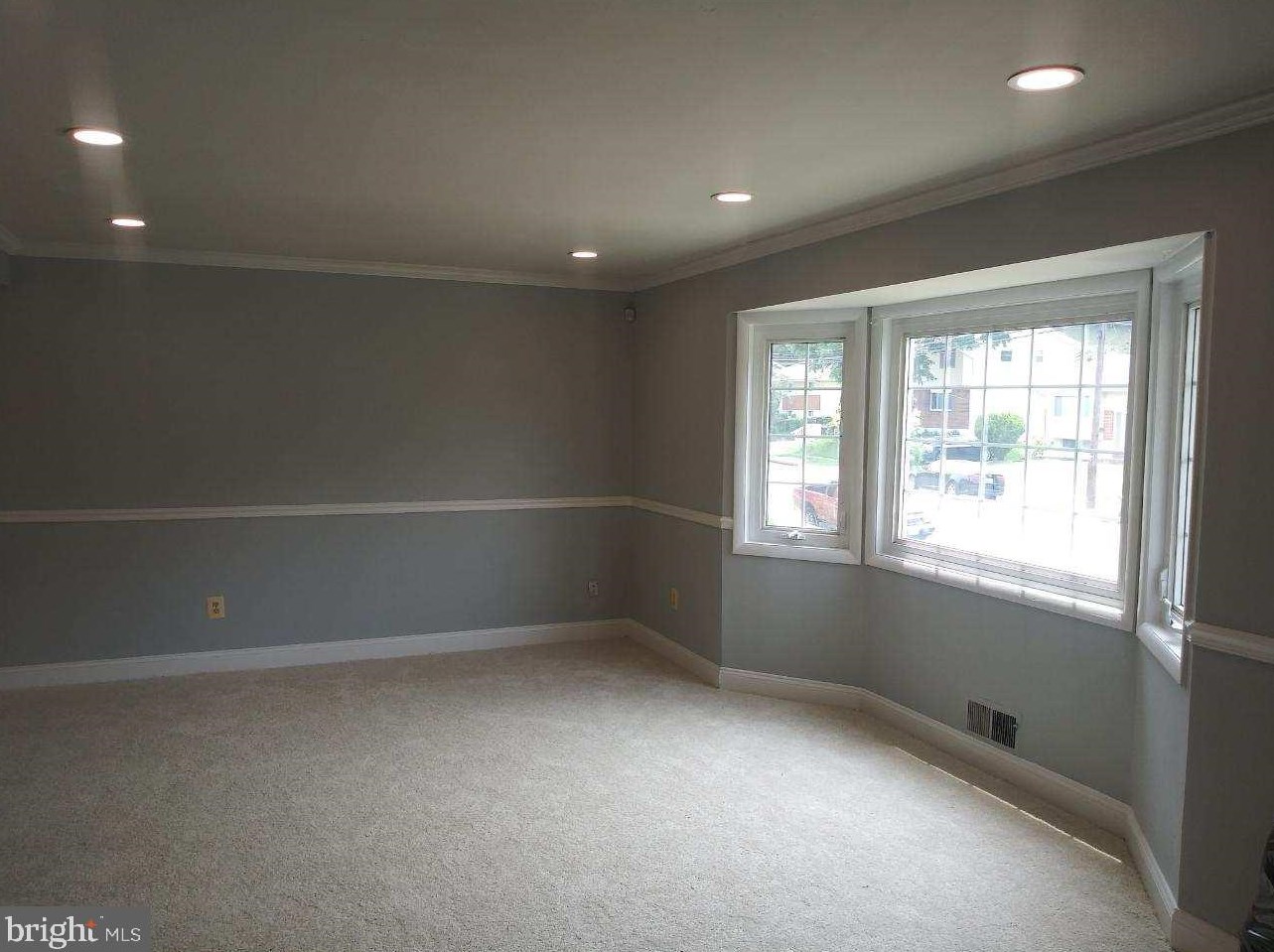 5526 Helmont Dr, Oxon Hill MD  20745-3229 exterior