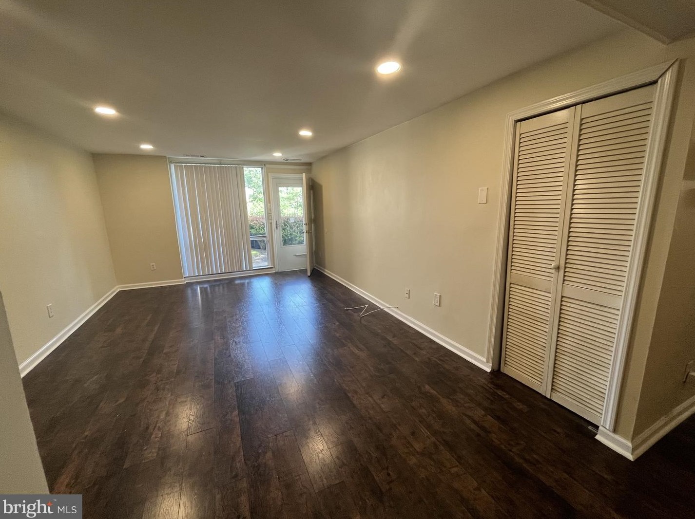 3337 Huntley Sq Dr #t-2, Temple Hills, MD 20748