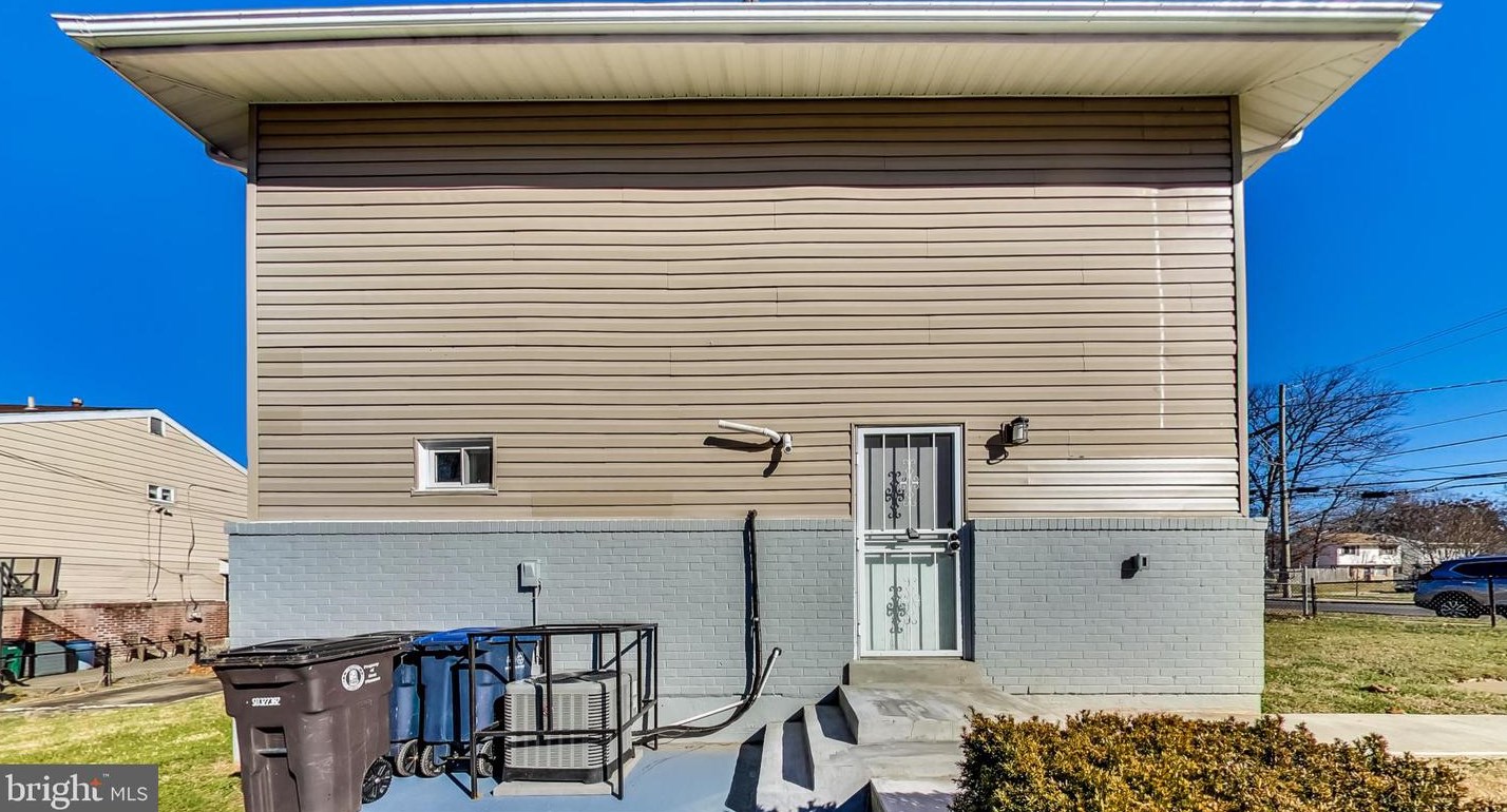 6304 Seat Pleasant Dr, Capitol Heights, MD 20743-6013