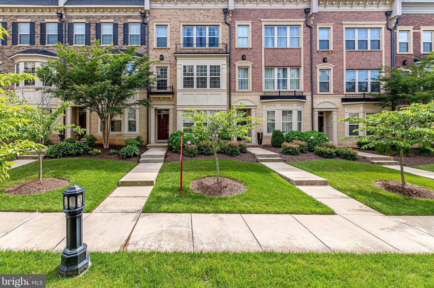 706 River Mist Dr #231, Oxon Hill, MD 20745