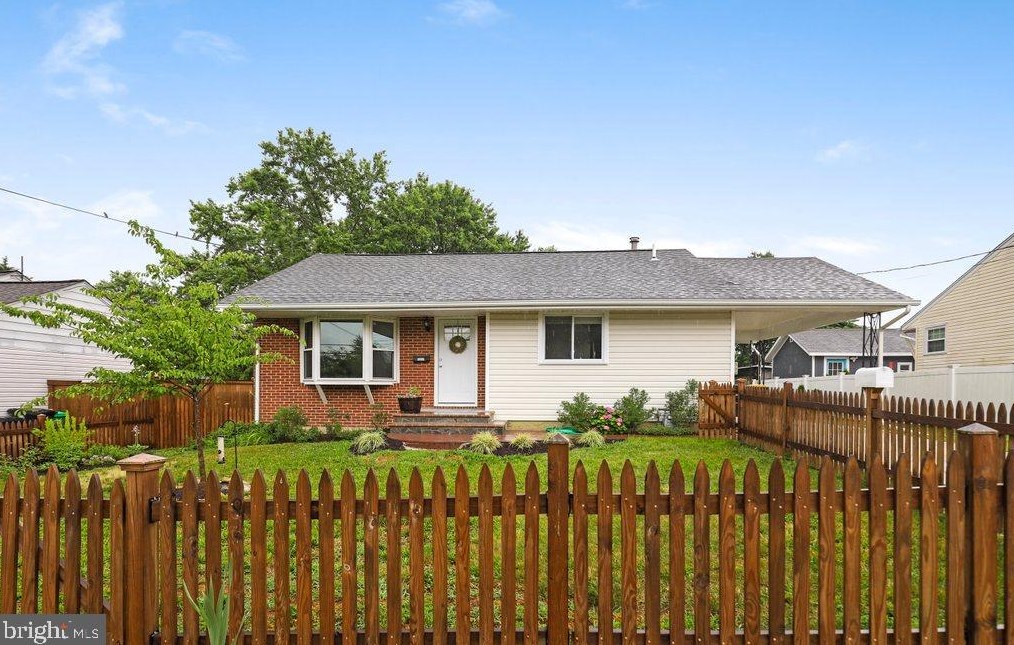 1317 Crisfield Dr, Oxon Hill, MD 20745-2330