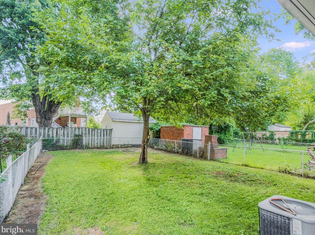 619 Birchleaf Ave, Capitol Heights MD  20743-1802 exterior