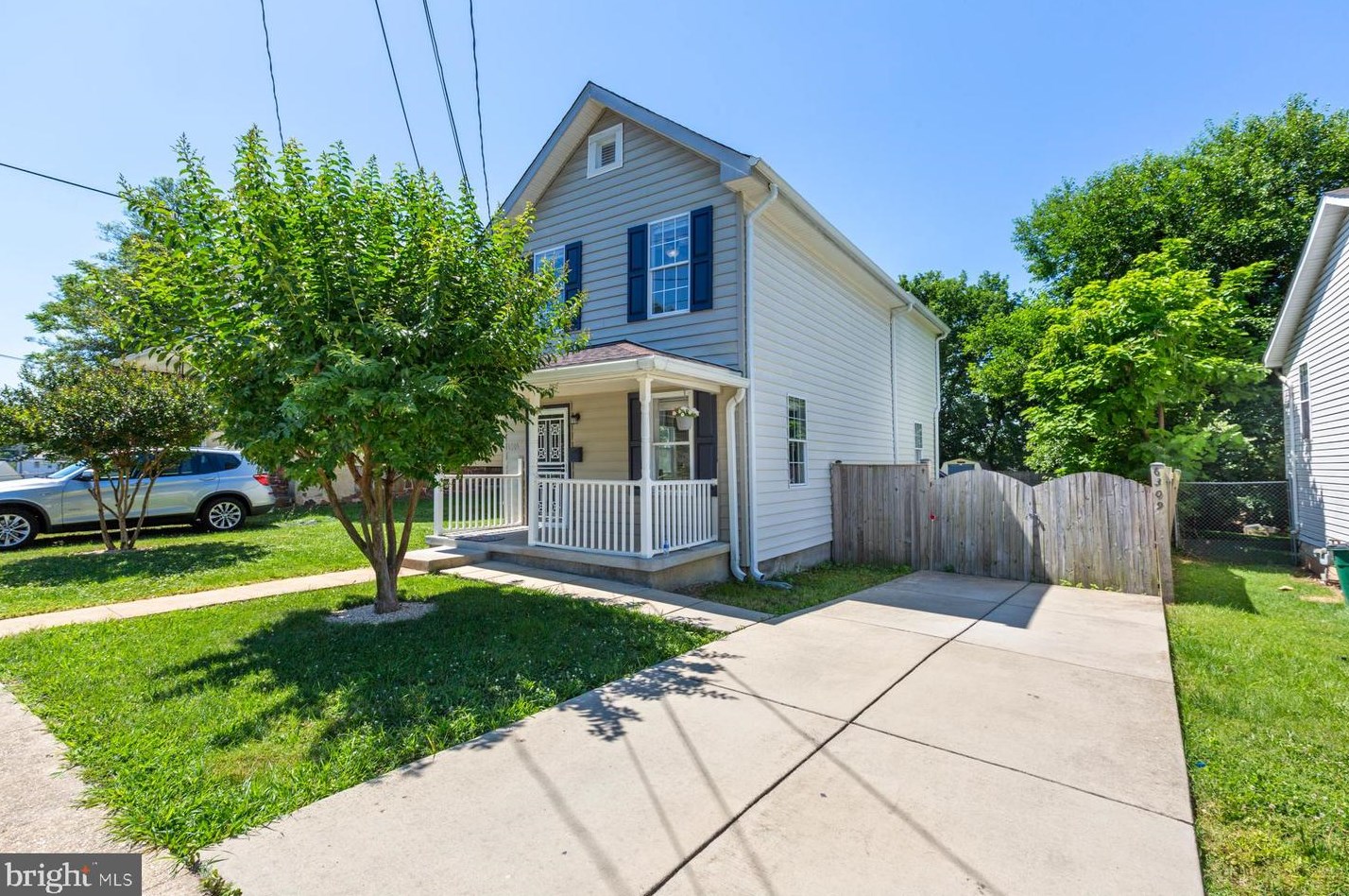 6309 Foote St, Capitol Heights, MD 20743-1656