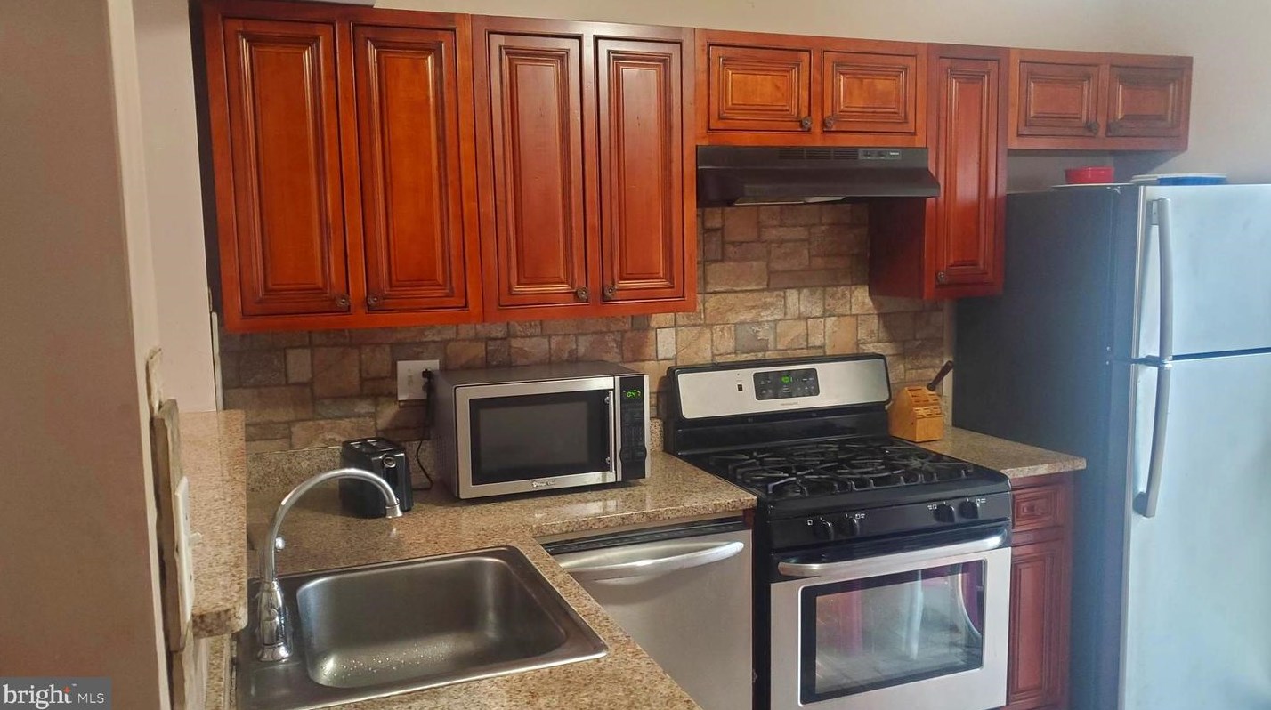 923 Clovis Ave, Capitol Heights MD 20743-3943 exterior