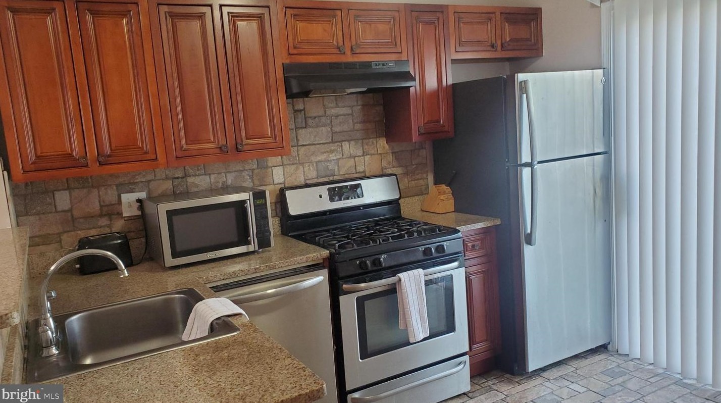 923 Clovis Ave, Capitol Heights MD 20743-3943 exterior