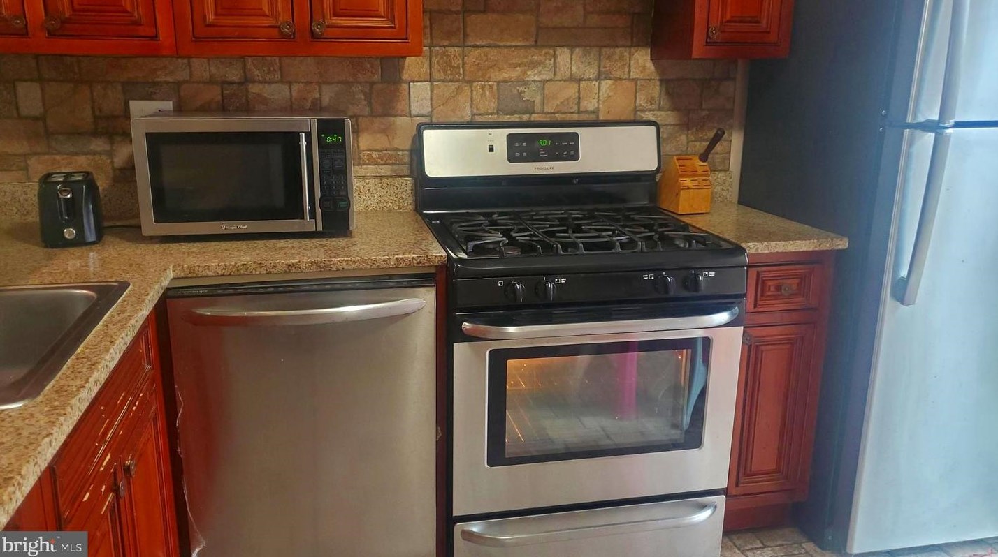 923 Clovis Ave, Capitol Heights MD 20743-3943 exterior