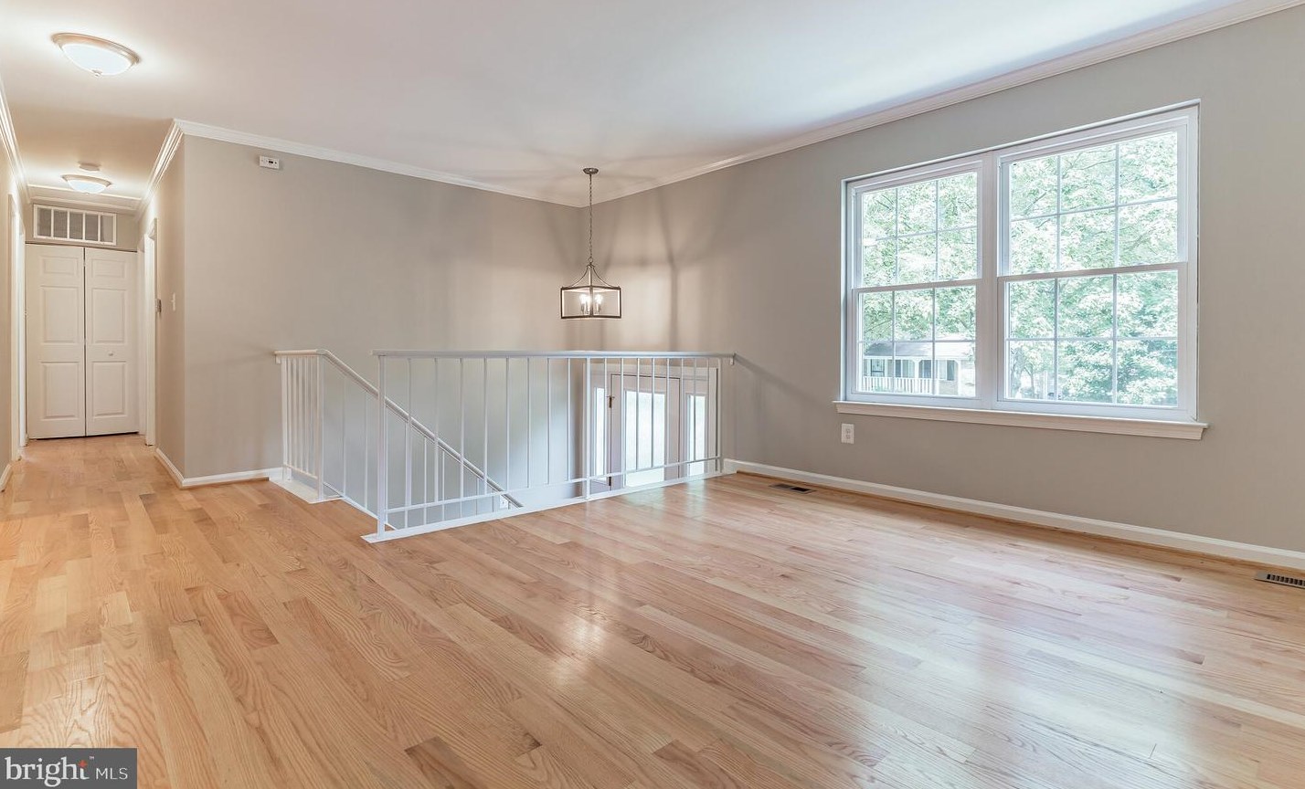 805 Newmont St, Fort Washington, MD 20744-5230