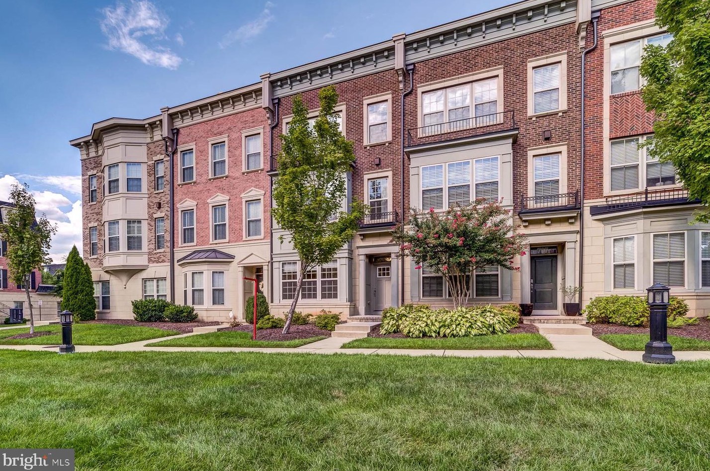705 River Mist Dr, Oxon Hill, MD 20745
