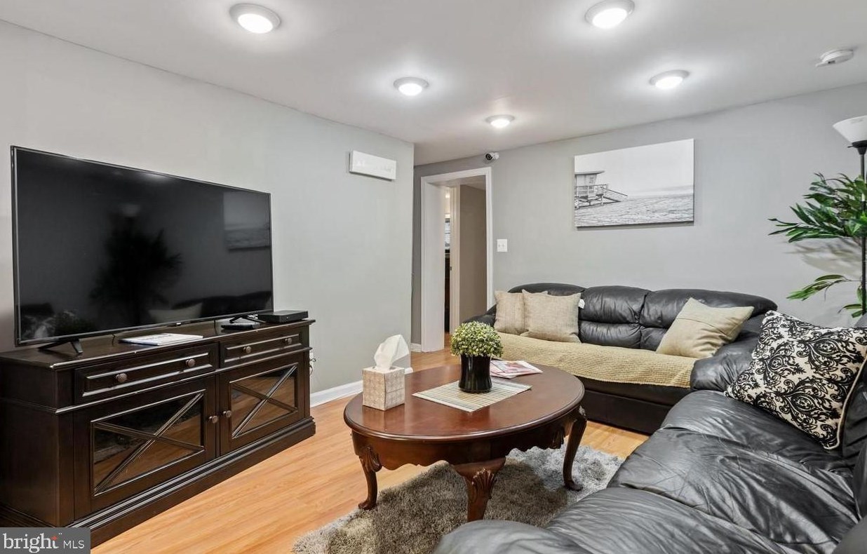 3904 Byers St, Capitol Heights MD 20743-5727 exterior