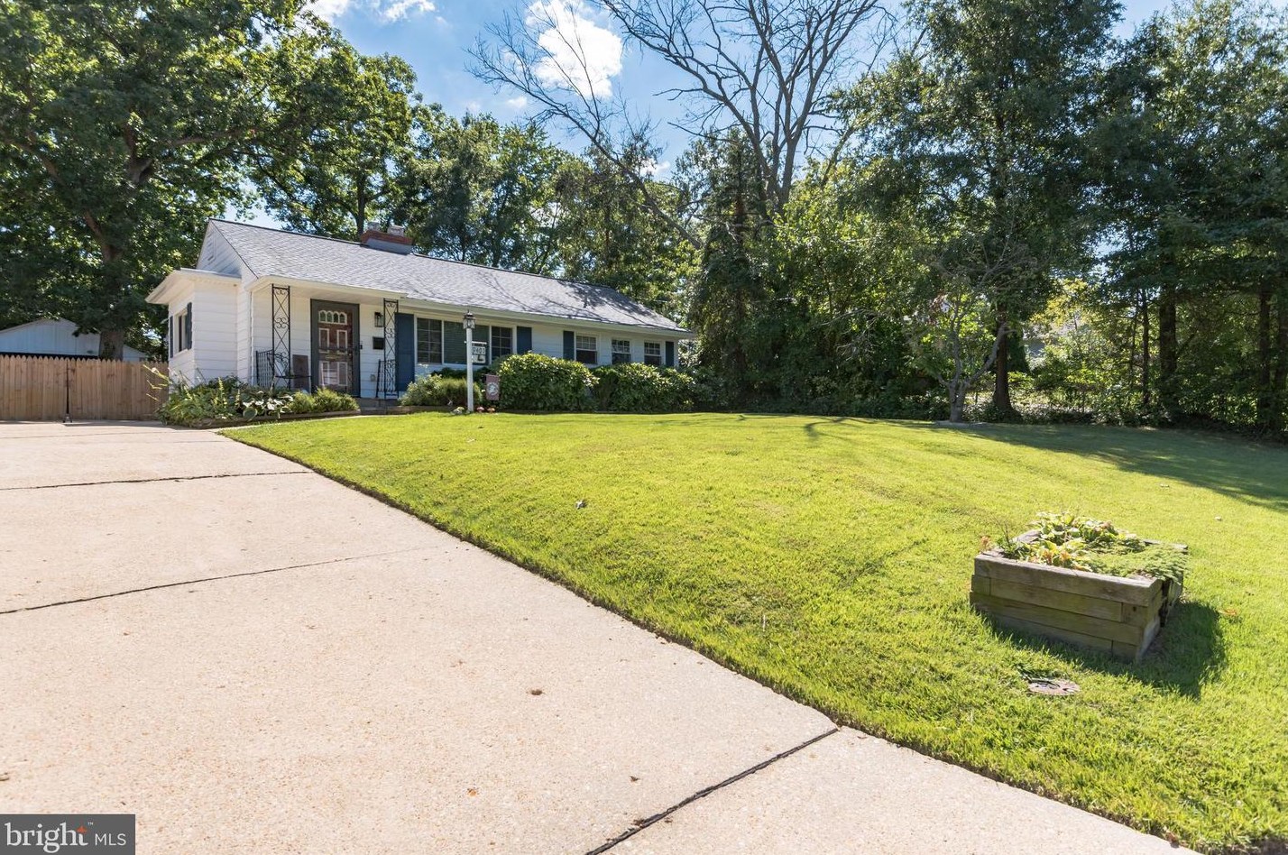 9407 Underwood St, Lanham, MD 20706-3410