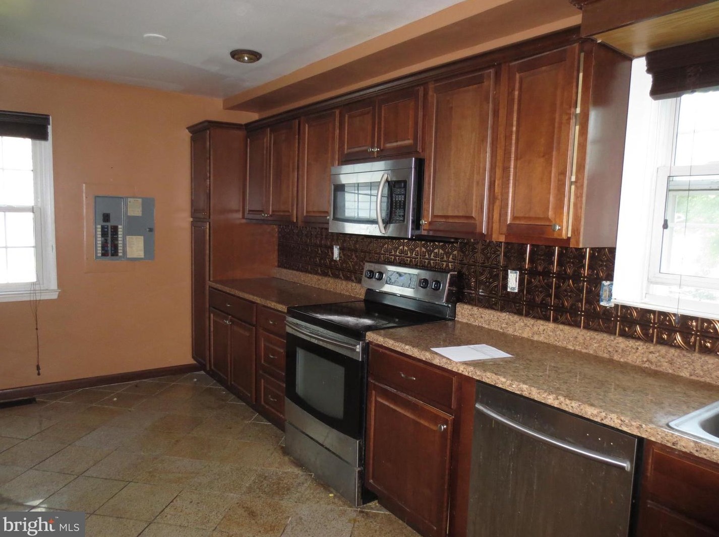 10716 Dragoo Pl, Clinton MD 20735-3912 exterior