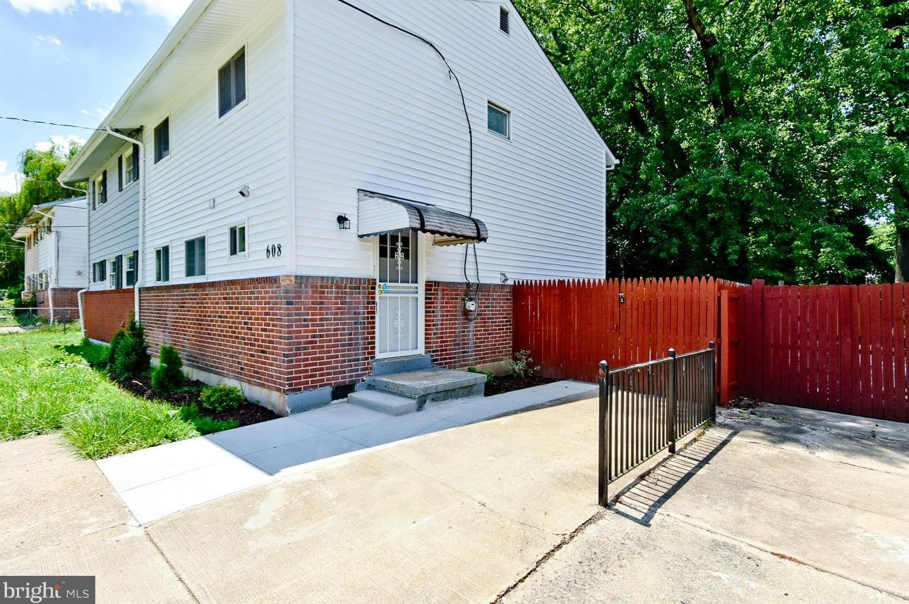 608 Birchleaf Ave, Capitol Heights MD  20743-1801 exterior
