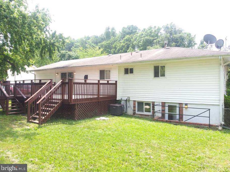 5526 Helmont Dr, Oxon Hill MD  20745-3229 exterior