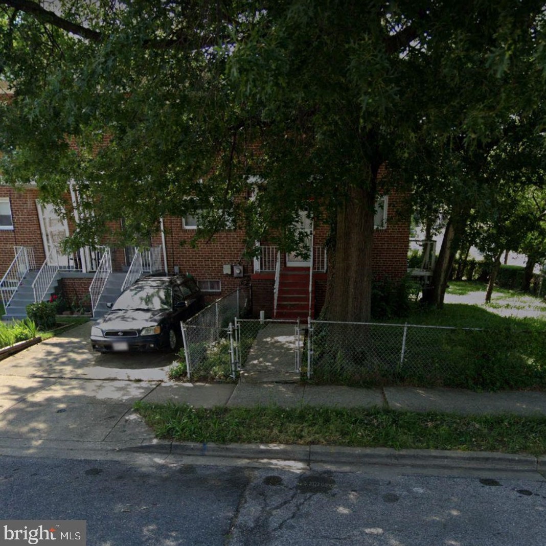 4938 Winthrop St, Oxon Hill, MD 20745-2670