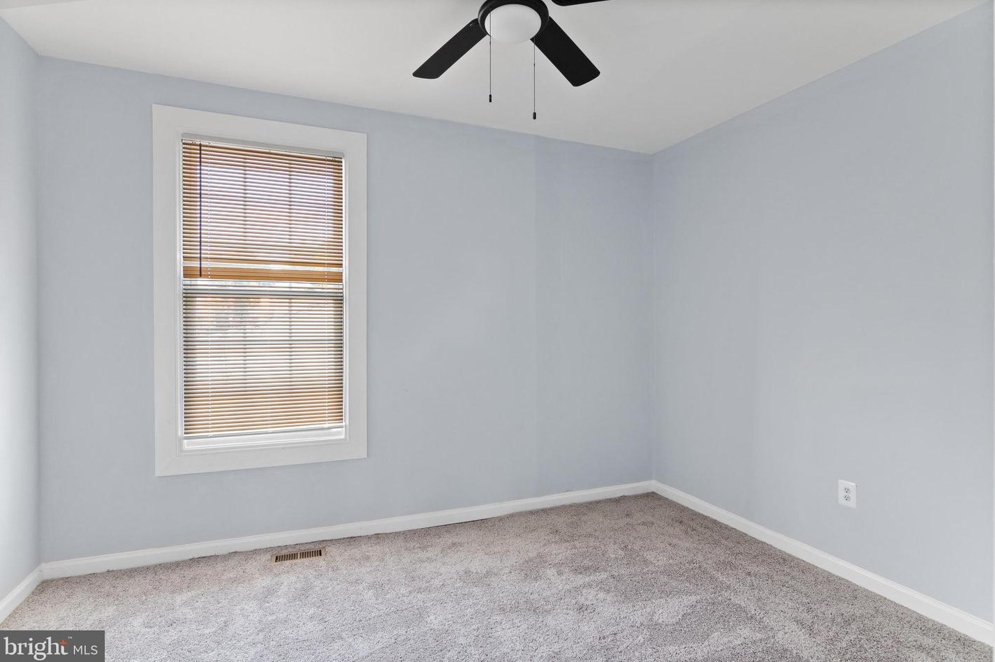 911 Balsamtree Dr, Capitol Heights MD 20743-1427 exterior