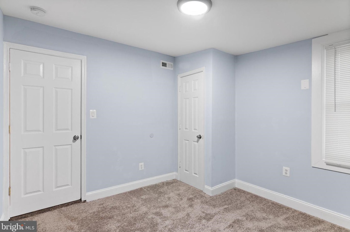 911 Balsamtree Dr, Capitol Heights MD 20743-1427 exterior