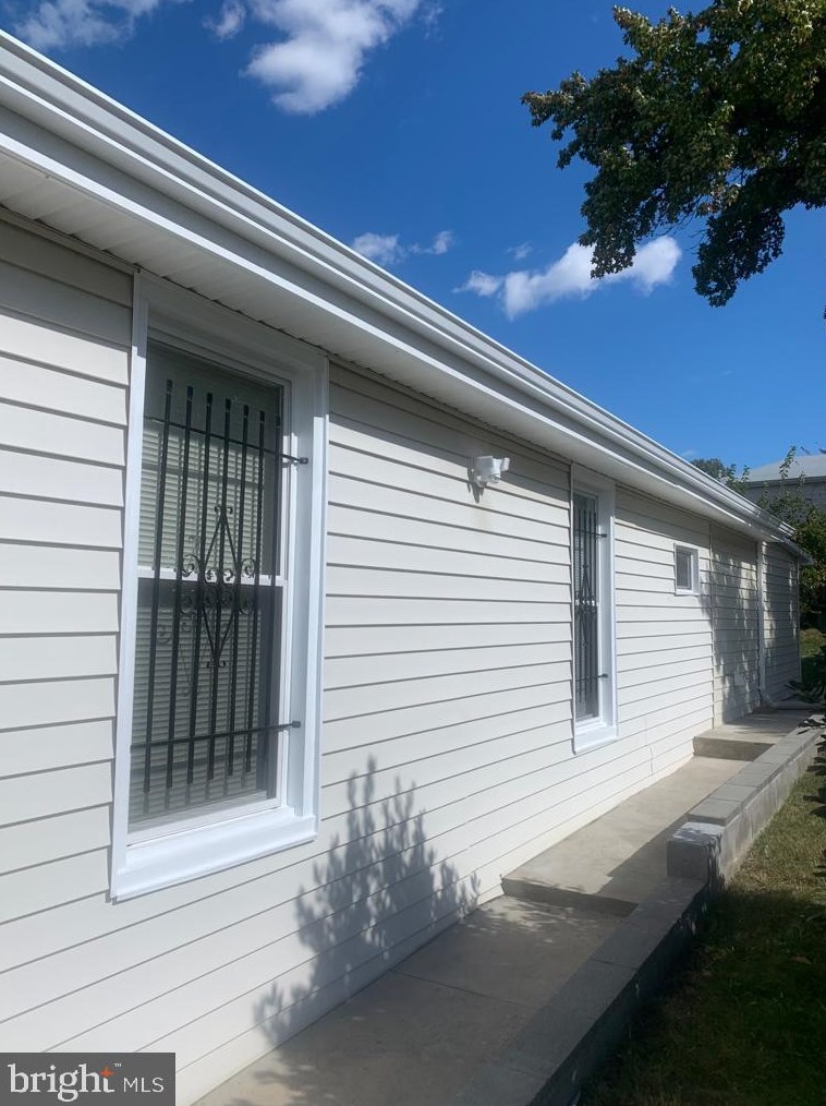 911 Balsamtree Dr, Capitol Heights MD  20743-1432 exterior