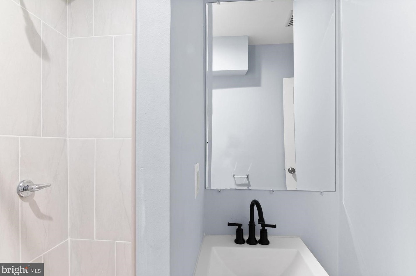 911 Balsamtree Dr, Capitol Heights MD 20743-1427 exterior