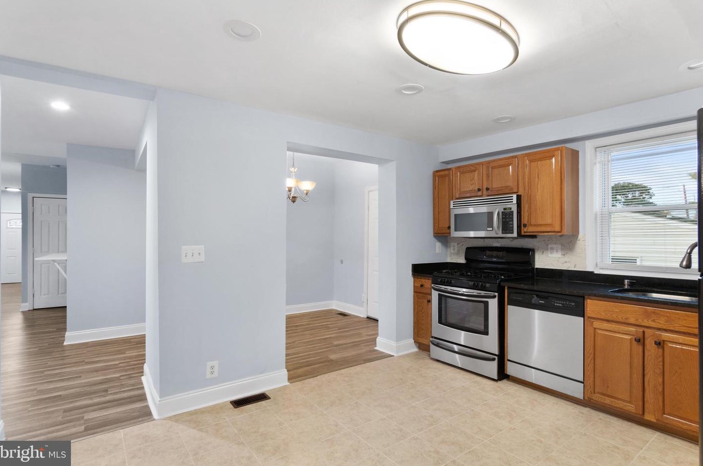 911 Balsamtree Dr, Capitol Heights MD 20743-1427 exterior