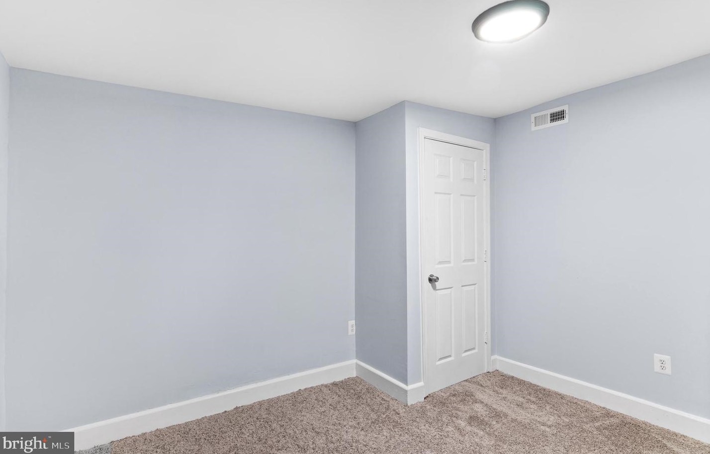 911 Balsamtree Dr, Capitol Heights MD 20743-1427 exterior