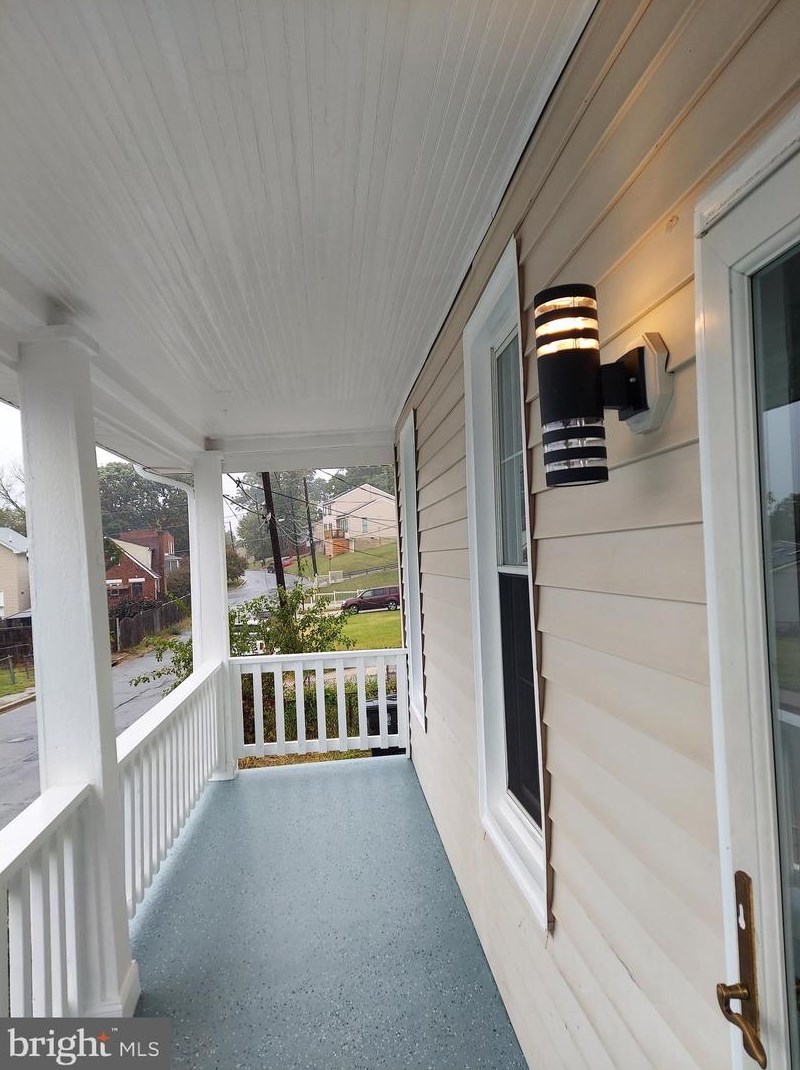 911 Balsamtree Dr, Capitol Heights, MD 20743-1432