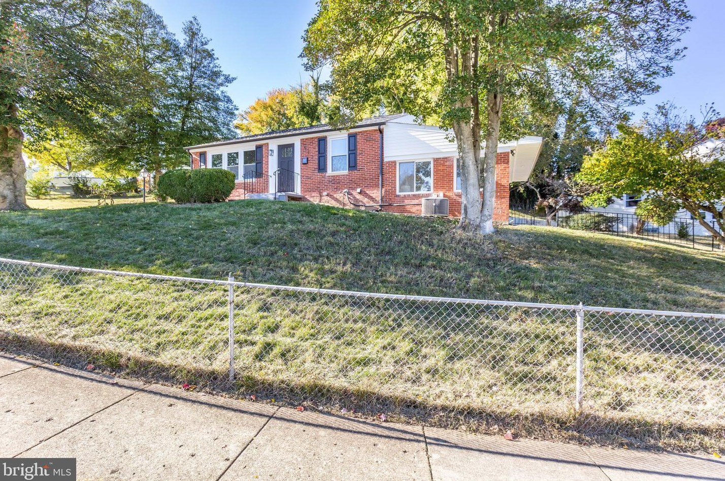 512 Barrymore Dr, Oxon Hill, MD 20745