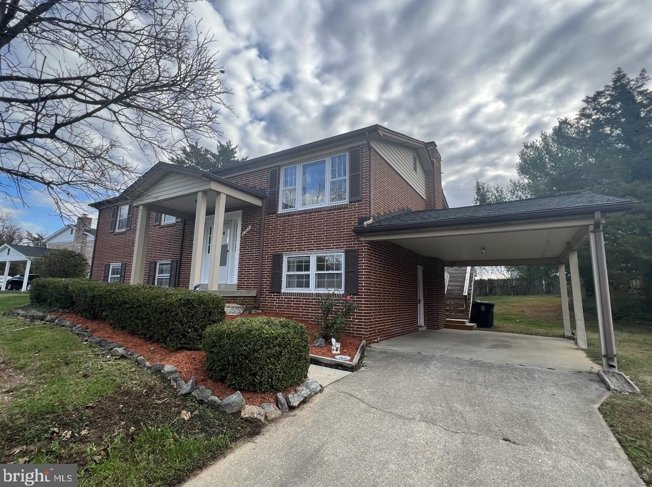 6309 Armor Dr, Clinton MD  20735-3415 exterior