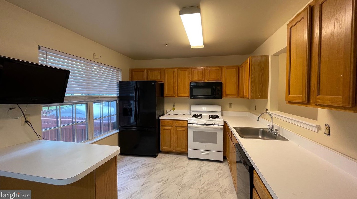 7005 Rose Quartz Ter, Capitol Heights MD  20743-1884 exterior