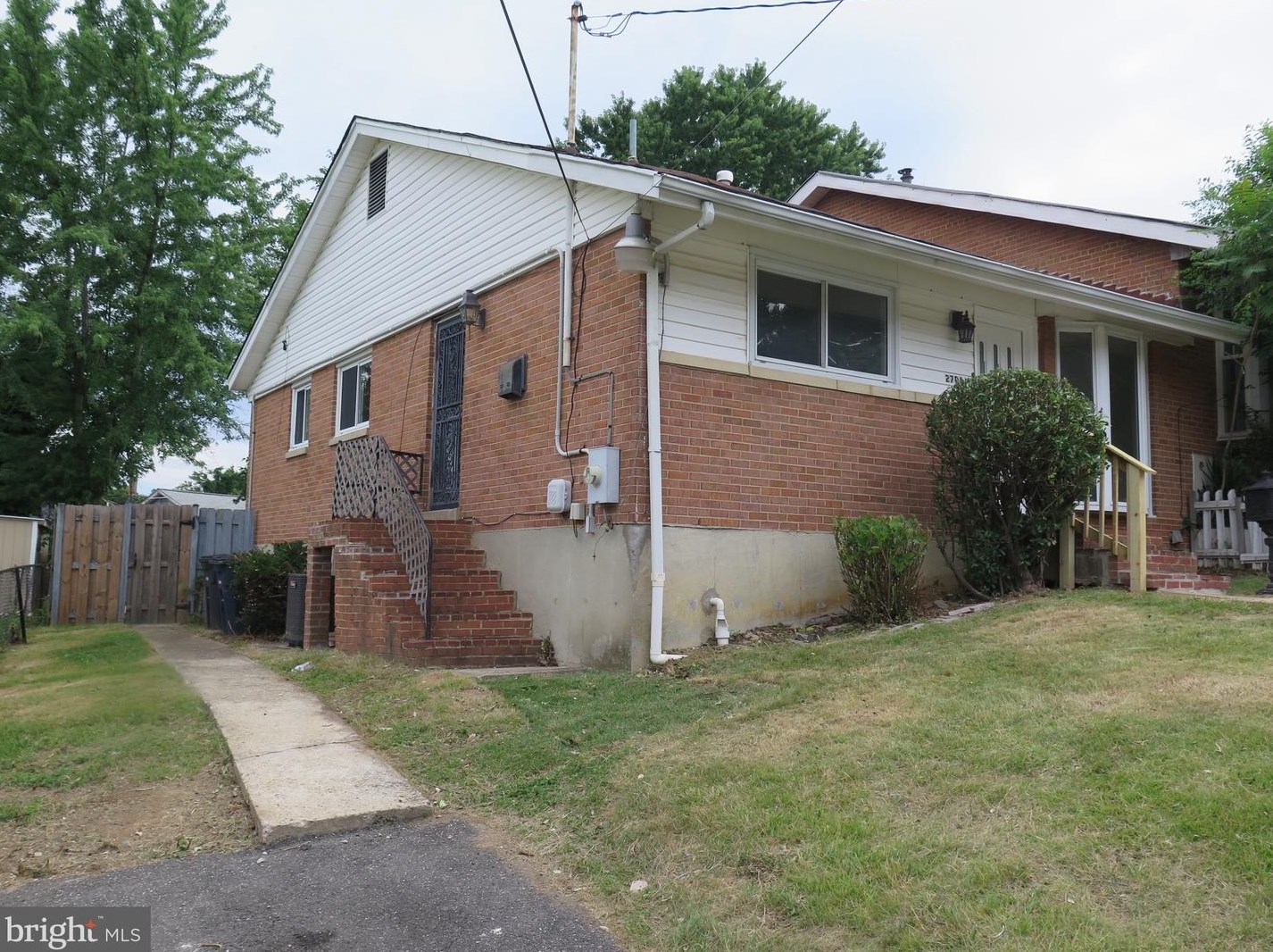 2706 Bellbrook St, Temple Hills MD  20748-1104 exterior