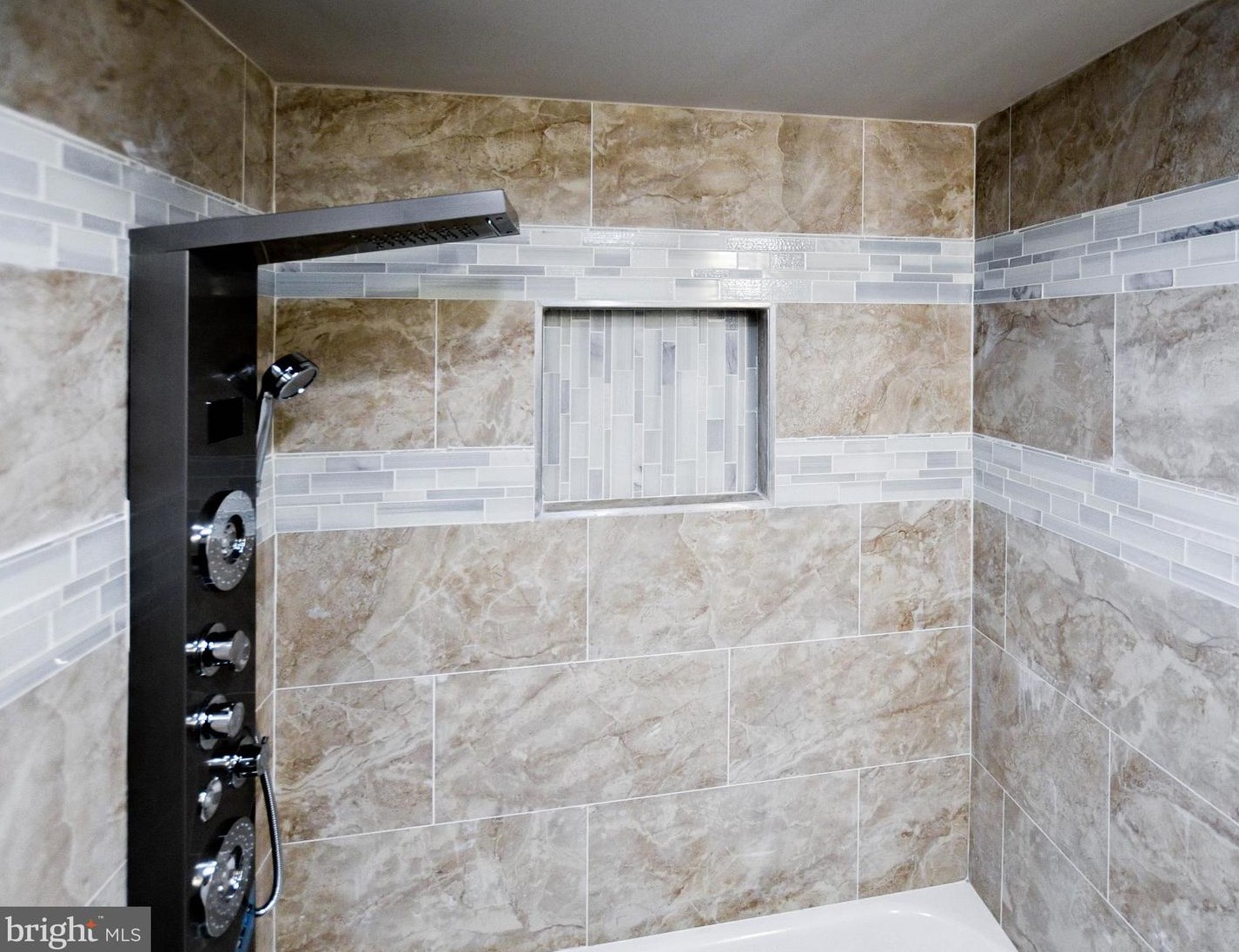 5022 Emo St, Capitol Heights MD  20743-2862 exterior