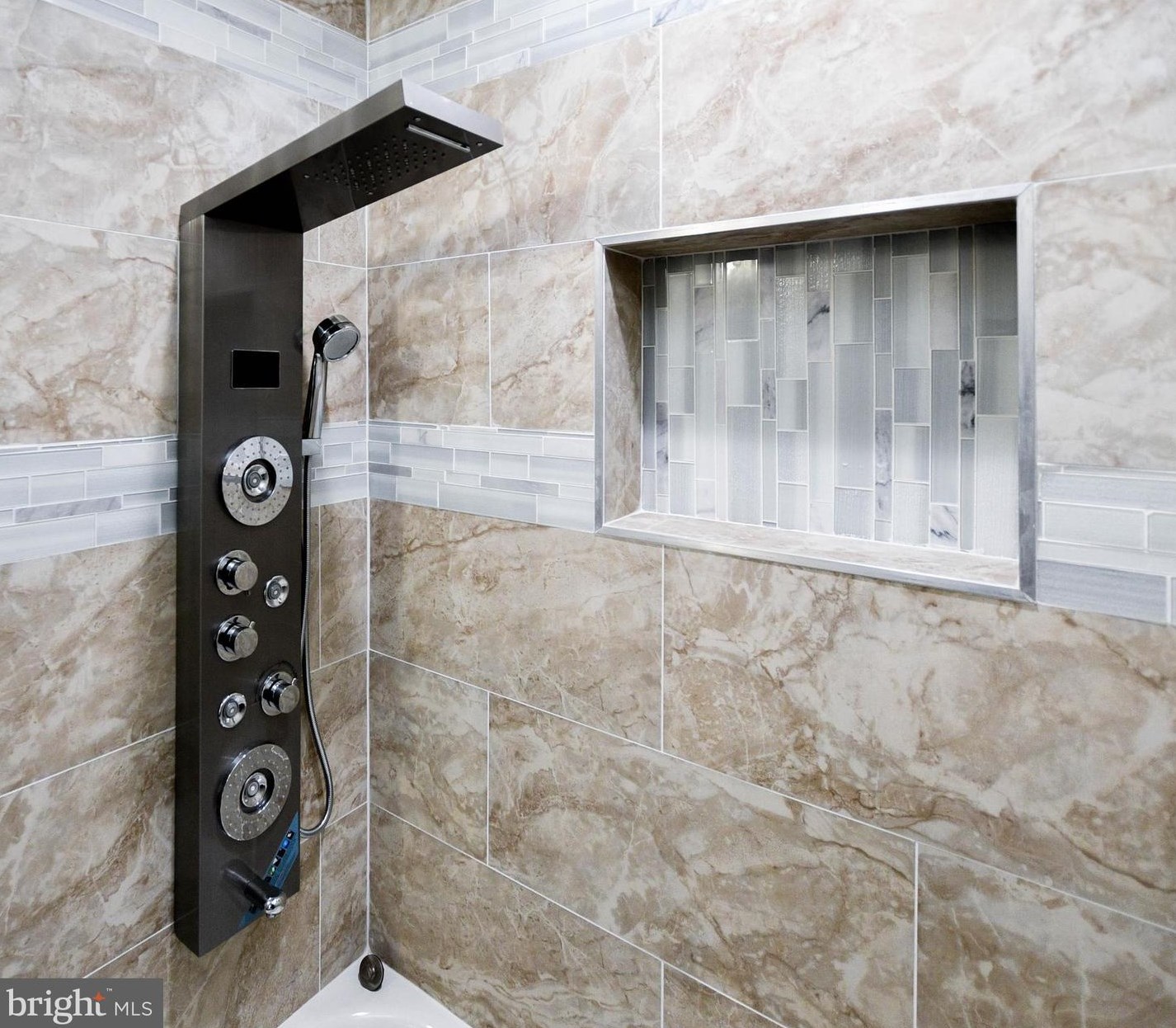 5022 Emo St, Capitol Heights MD  20743-2862 exterior