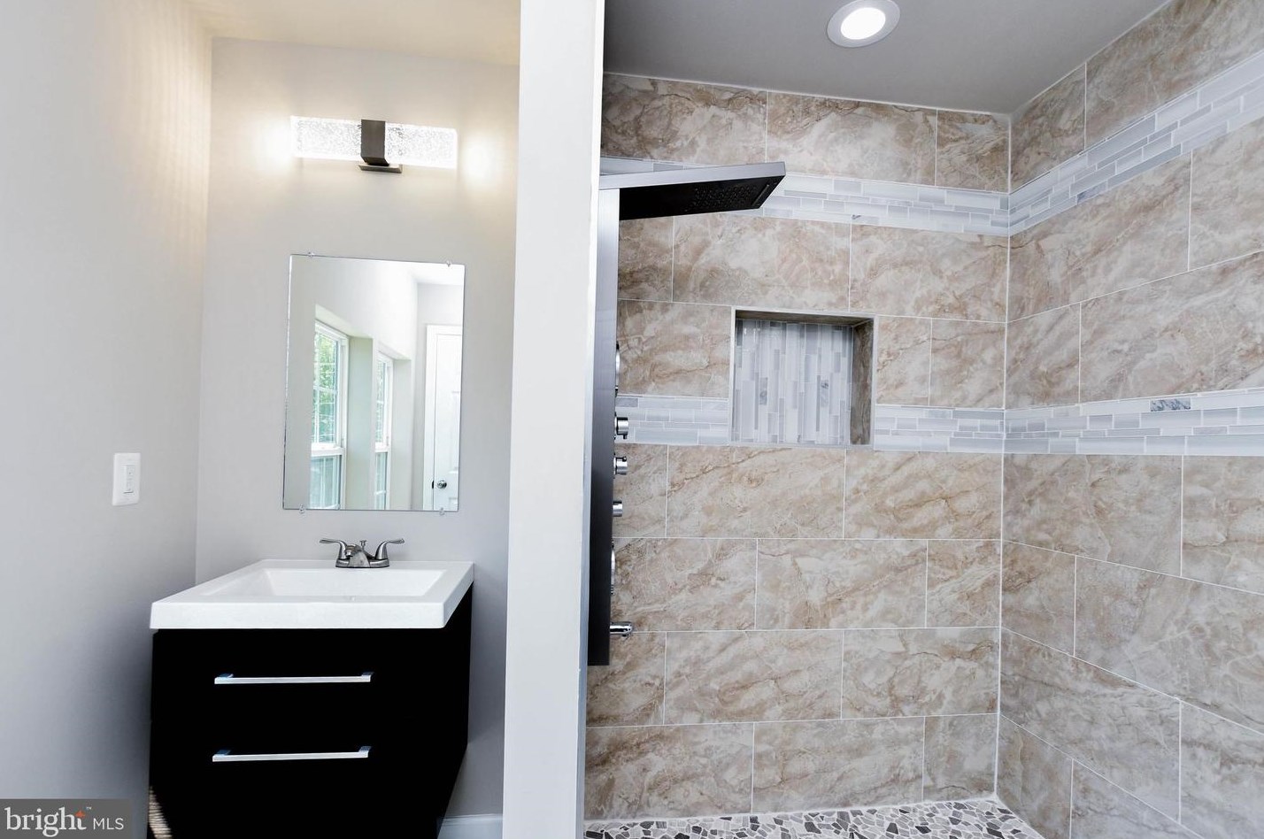 5022 Emo St, Capitol Heights MD  20743-2862 exterior