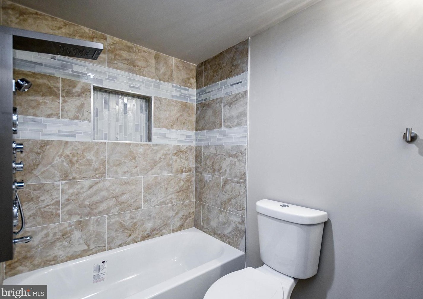 5022 Emo St, Capitol Heights MD  20743-2862 exterior