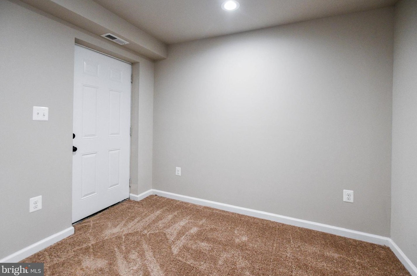 5022 Emo St, Capitol Heights MD  20743-2862 exterior