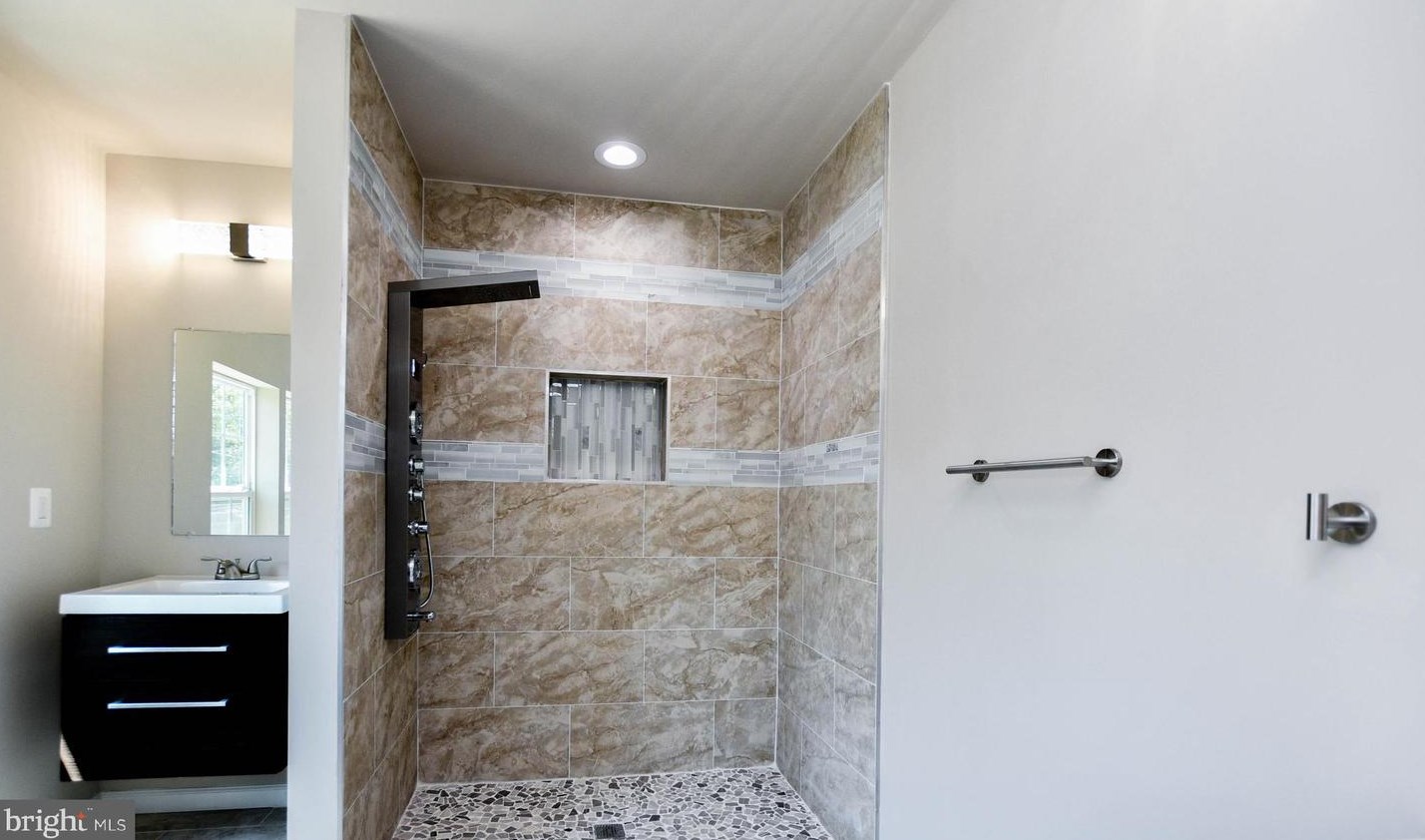 5022 Emo St, Capitol Heights MD  20743-2862 exterior