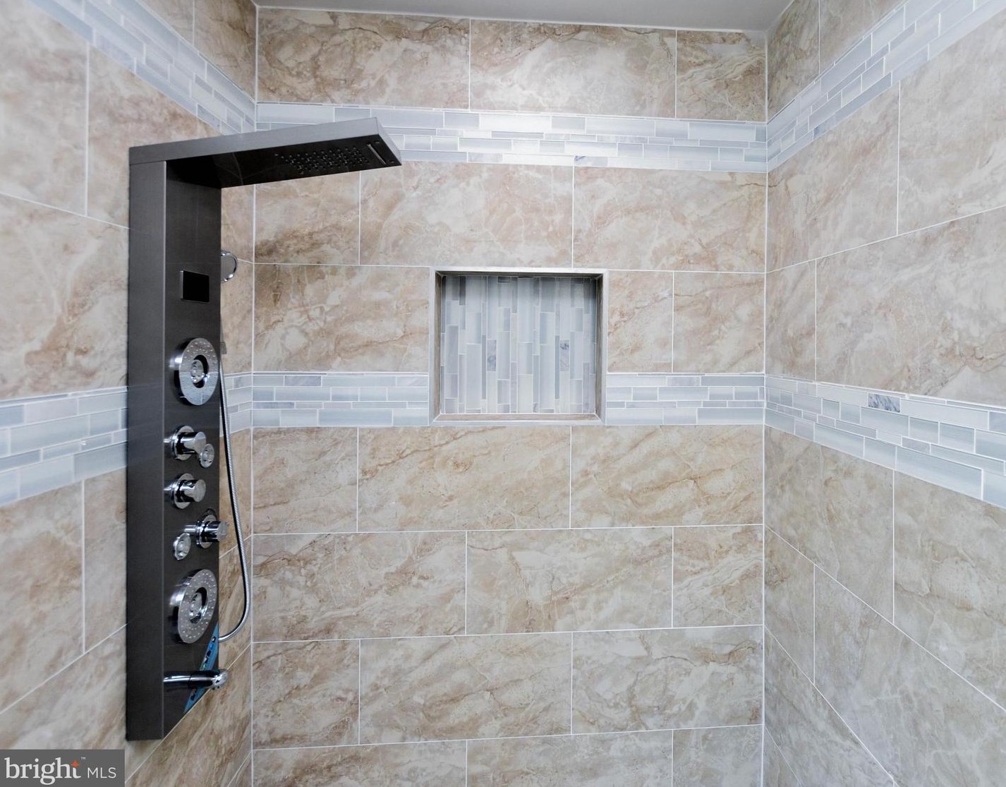 5022 Emo St, Capitol Heights MD  20743-2862 exterior