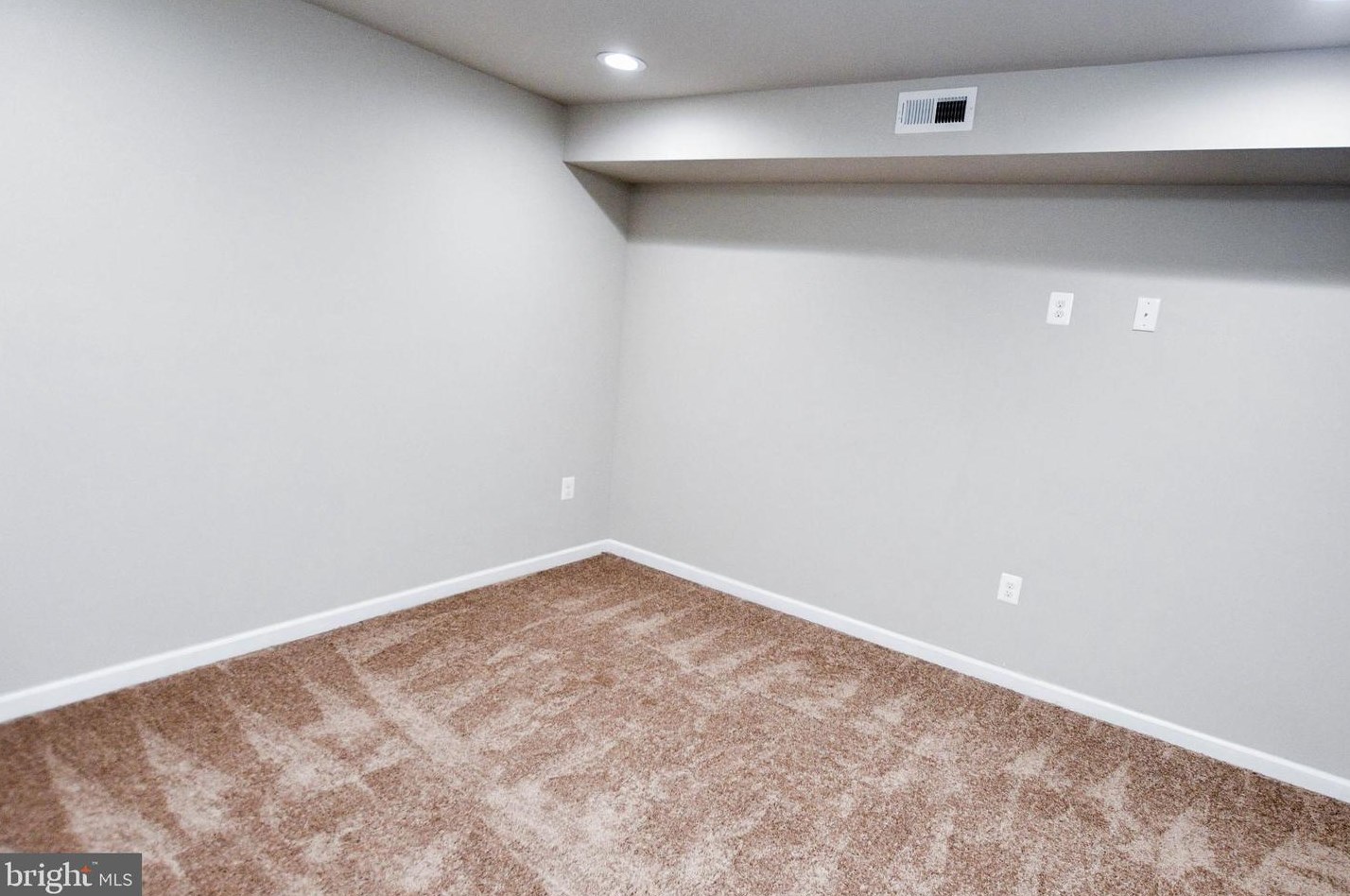 5022 Emo St, Capitol Heights MD  20743-2862 exterior