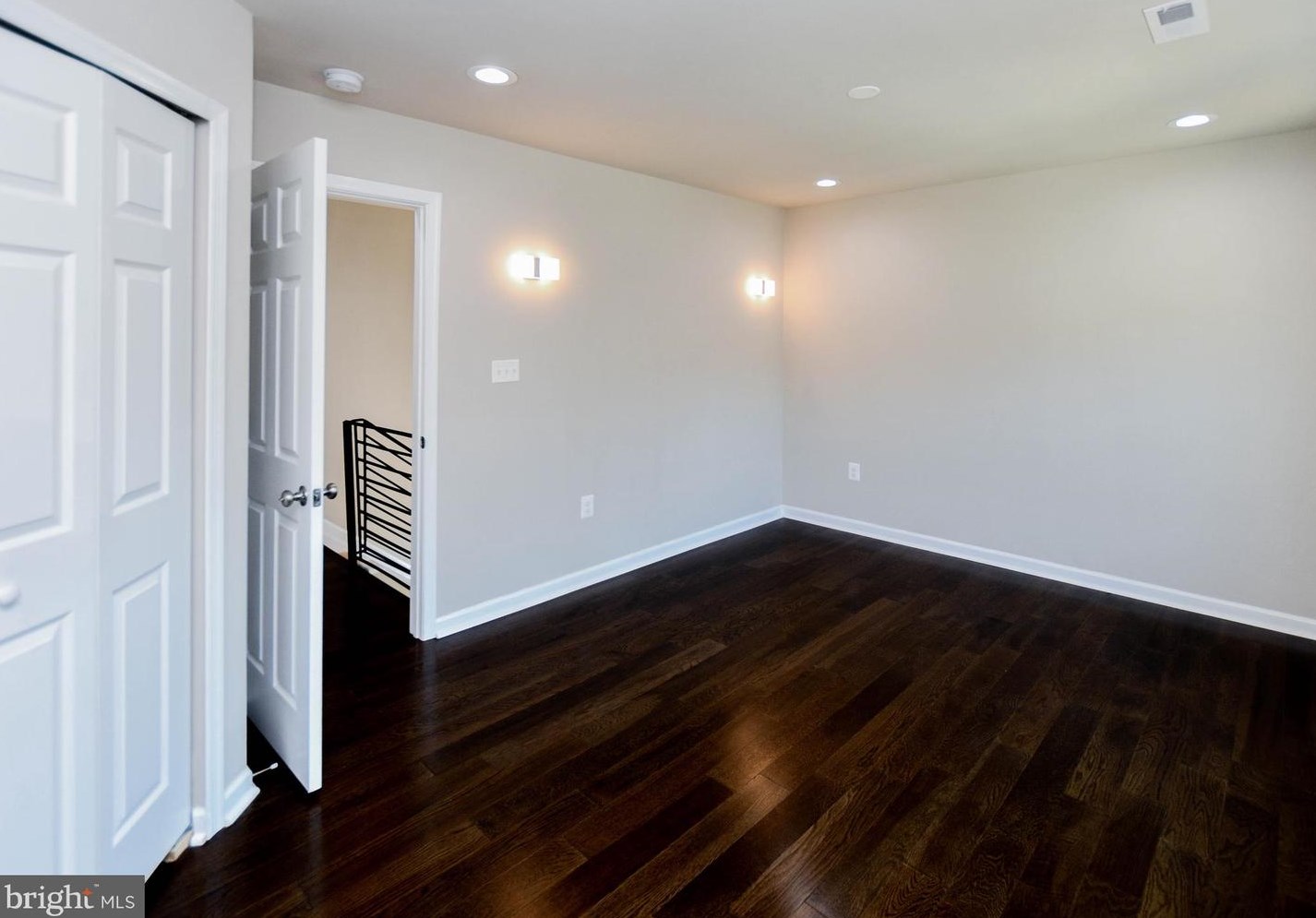 5022 Emo St, Capitol Heights MD  20743-2862 exterior